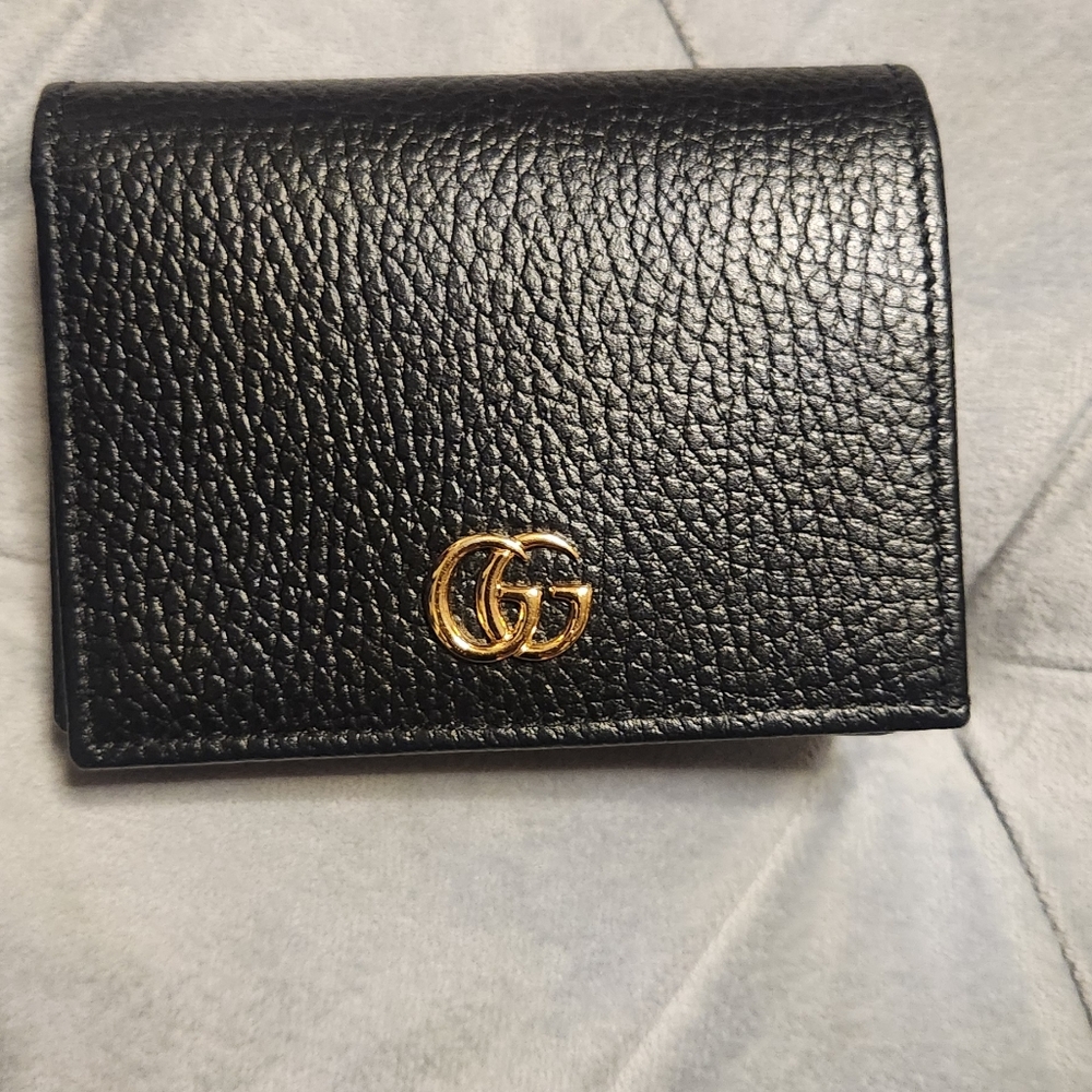 💯 Authentic Gucci wallet